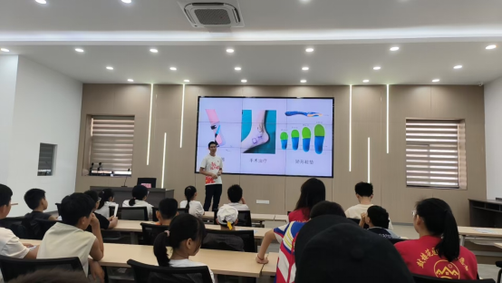 青少年健康科普活動走進(jìn)鼓樓花園社區(qū)